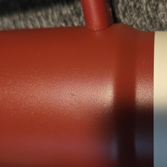 Stanley Maroon Quencher Tumbler with Handlelittle Scratch - Picture 13 of 13